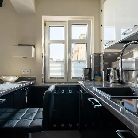 Ale Antresola! - 4 Osobowy Przy Ratuszu Z Parkingiem - Space Apartment
