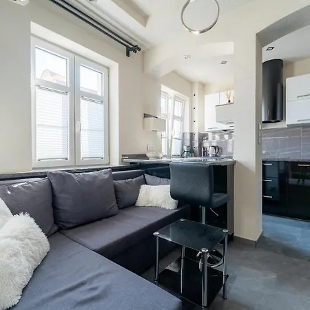 Ale Antresola! - 4 Osobowy Przy Ratuszu Z Parkingiem - Space