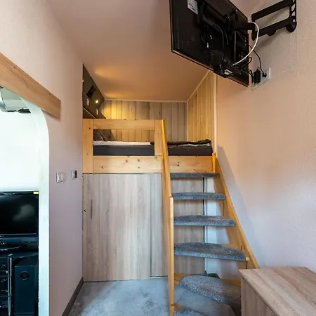 Apartment Ale Antresola! - 4 Osobowy Przy Ratuszu Z Parkingiem - Space Jelenia Gora