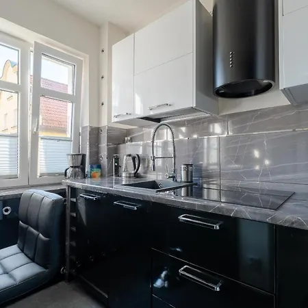 Ale Antresola! - 4 Osobowy Przy Ratuszu Z Parkingiem - Space Apartment *