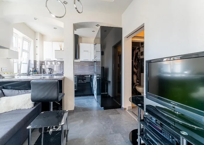 Ale Antresola! - 4 Osobowy Przy Ratuszu Z Parkingiem - Space Apartament